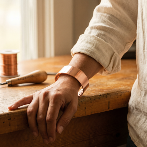 Koperen armband – Aambeeld